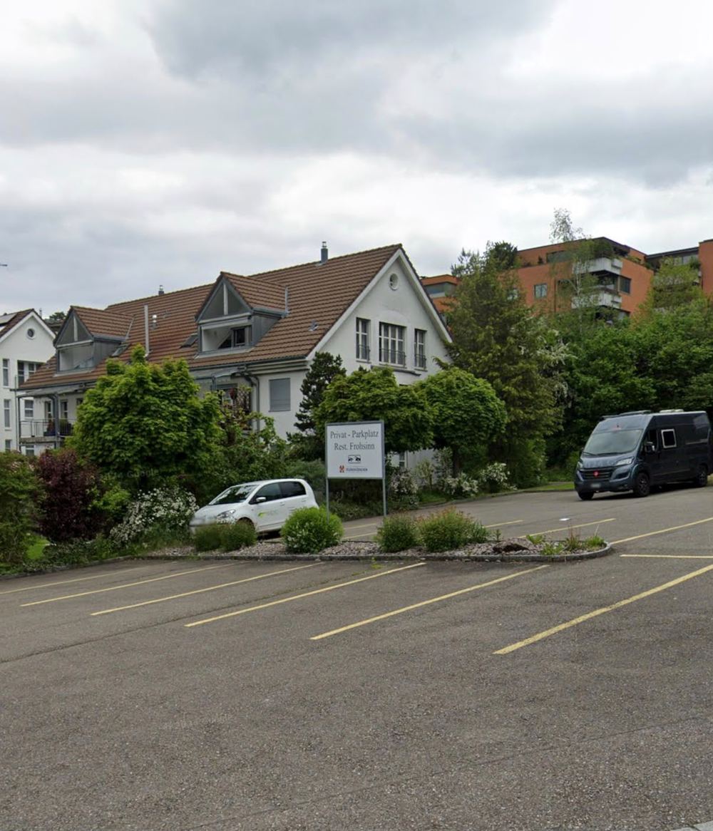 Parkplatz von VB flexi an der Dorfstrasse in Oberrohrdorf